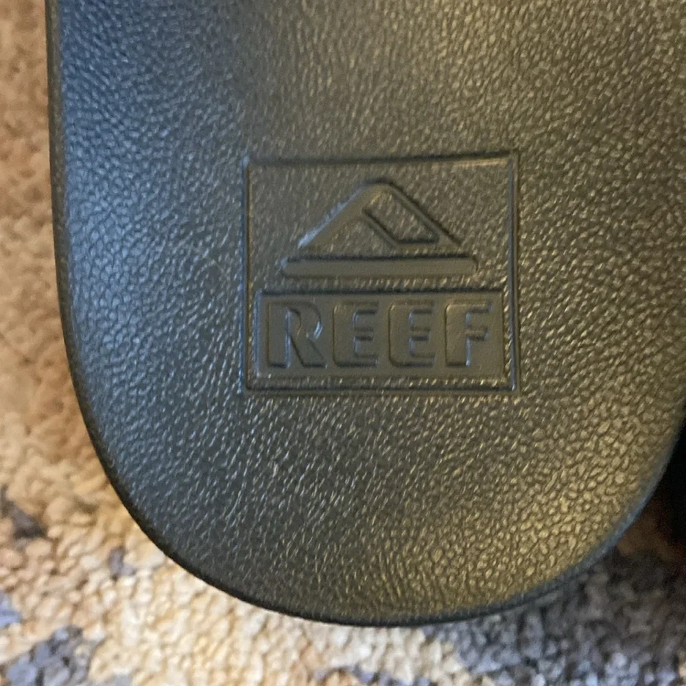 Reef- black flip flops- sz ladies 8 - Picture 3 of 7
